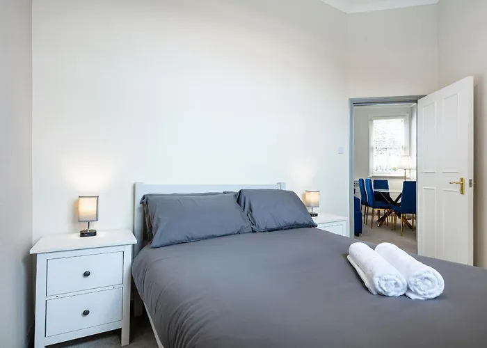 5A - Bright And Airy 2 Bedroom Apartment - Close To Central